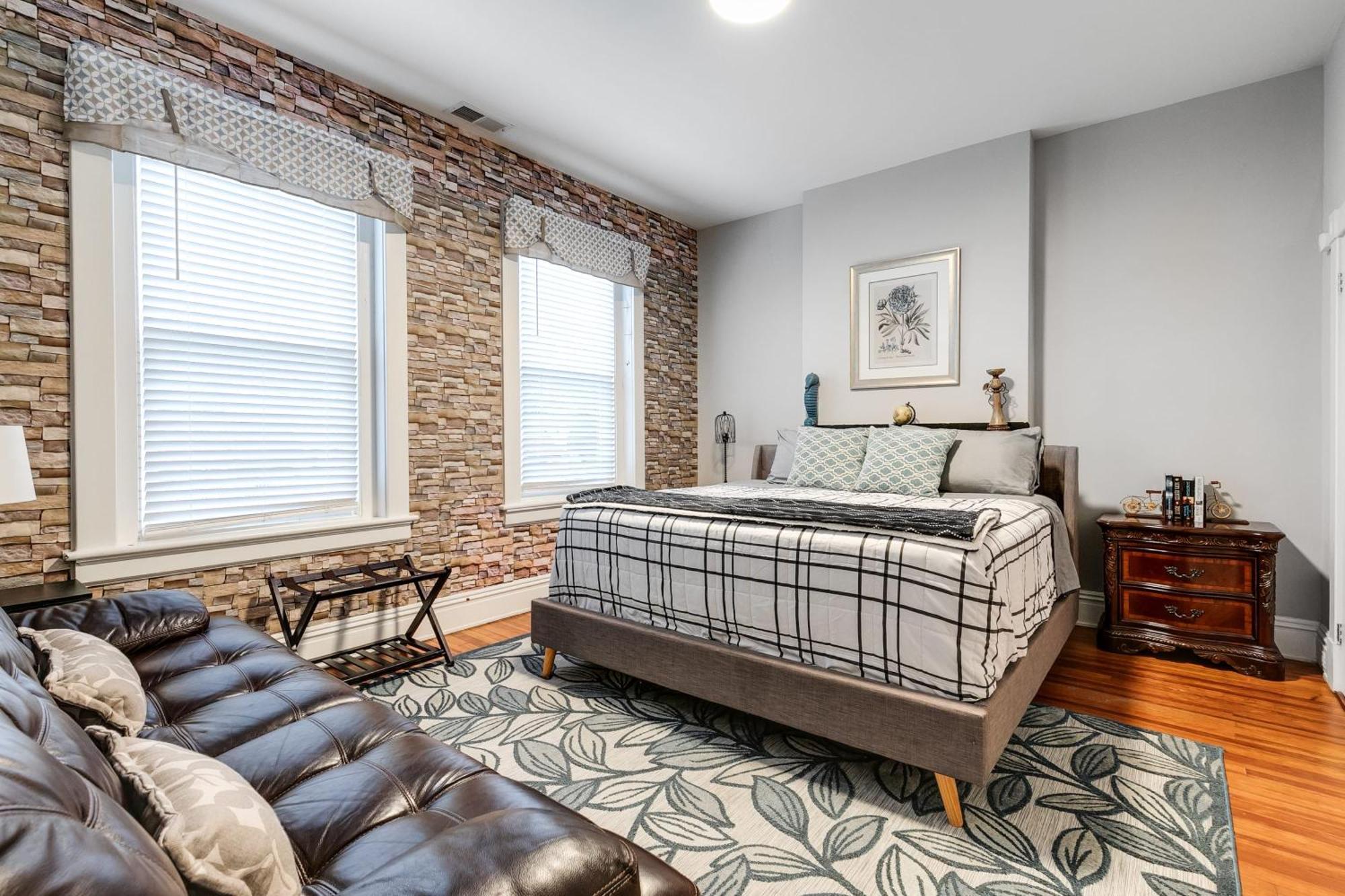 E2 Centrally Located In Carytown Fully Fenced *